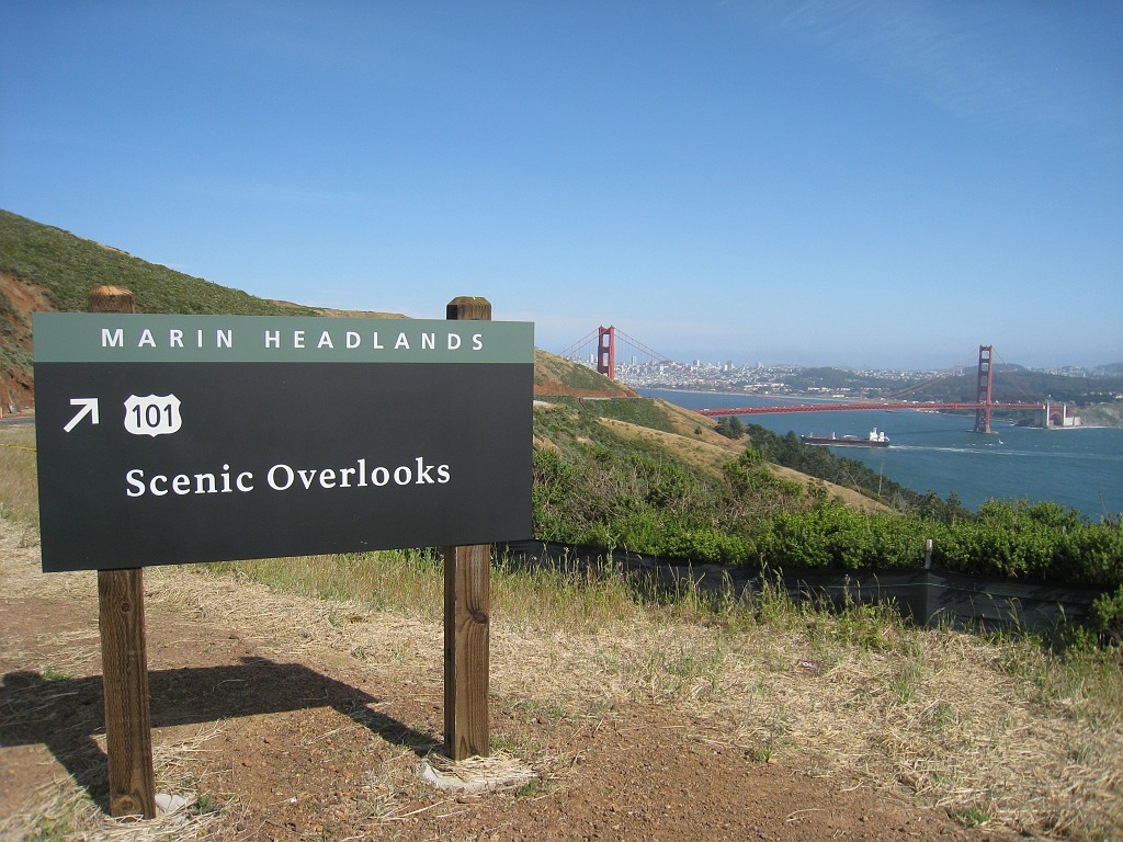 2011 Bay 2 Breakers Friday 0495.JPG - I was able to participate in the 100th annual running of the Bay to Breakers 12K race in San Francisco California. A weekend for sightseeing and racing.